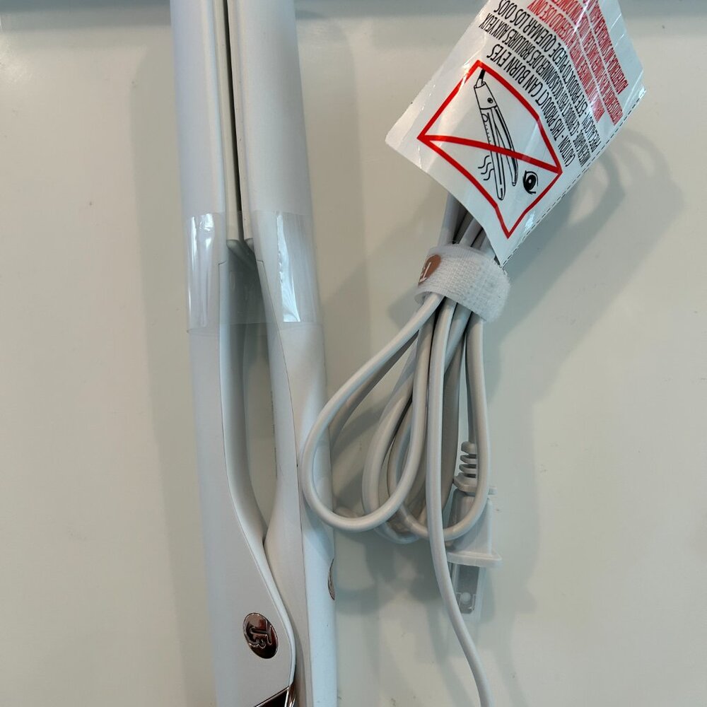 T3 Lucea 1 1/2" Professional Straightening and Styling Iron - Picture 5 of 6